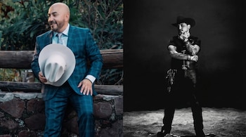 Collage de dos hombres: el primero con traje a cuadros azul, sombrero vaquero blanco y barba; el segundo en blanco y negro, con sombrero vaquero y tatuajes en los brazos.