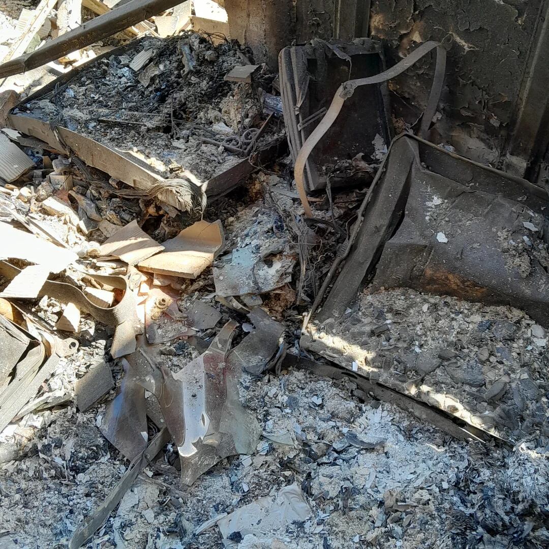 “Las casas y los estudios que construimos con nuestras manos quedaron aplastados por los escombros”, cuentan