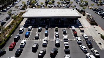 Aumenta la demanda de combustible en Costco y Walmart por la búsqueda de gasolina barata