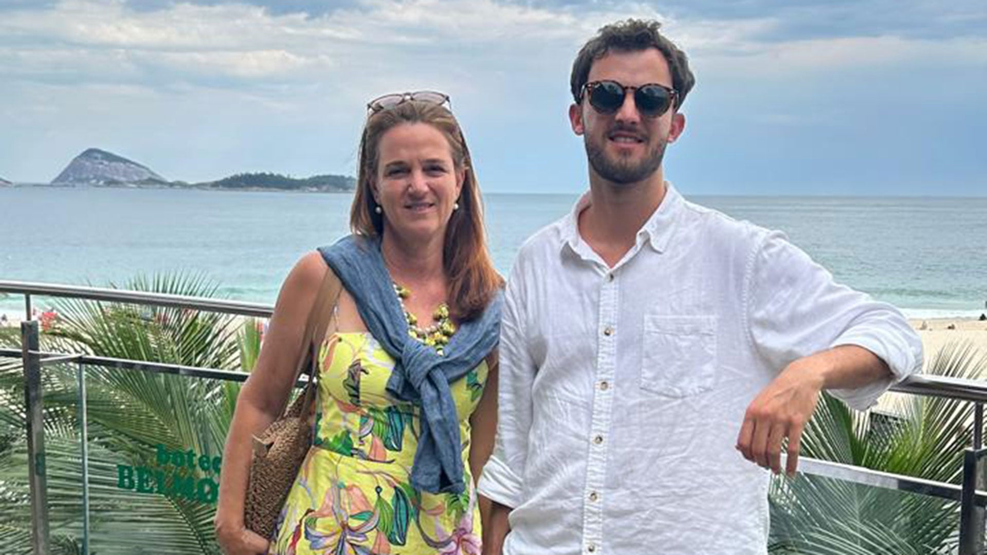 Marina con Renzo hoy en Brasil. Cuando ocurrió la caída él tenía 12 años