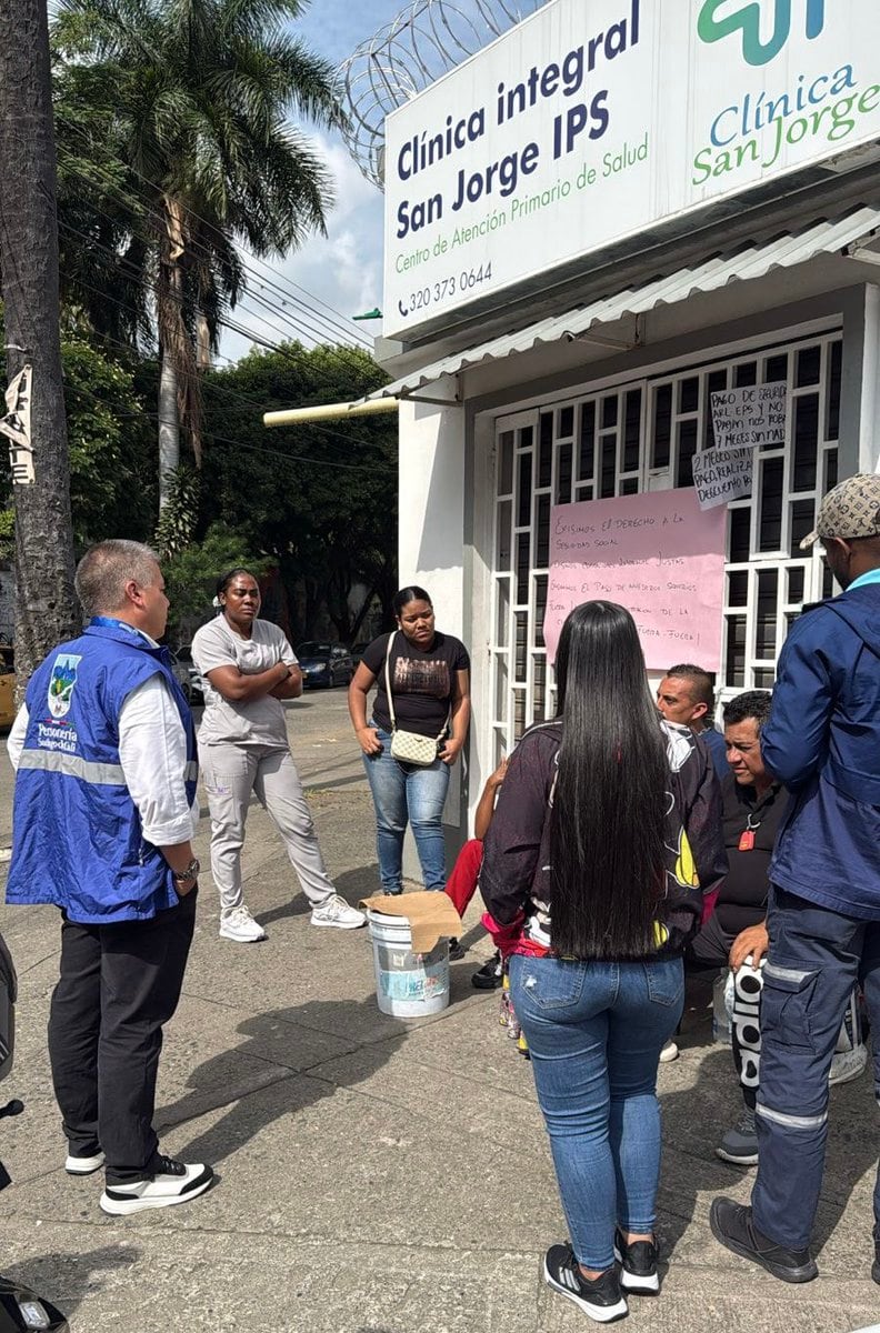 La Personería hizo presencia en la protesta de las auxiliares encadenadas en protesta - crédito @personeriacali/X