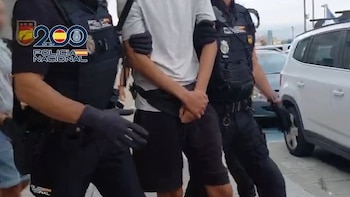 La Policía Nacional libera en Ceuta a 28 migrantes, tres de ellos menores, hacinados en dos inmuebles que pagaban con dinero y trabajo