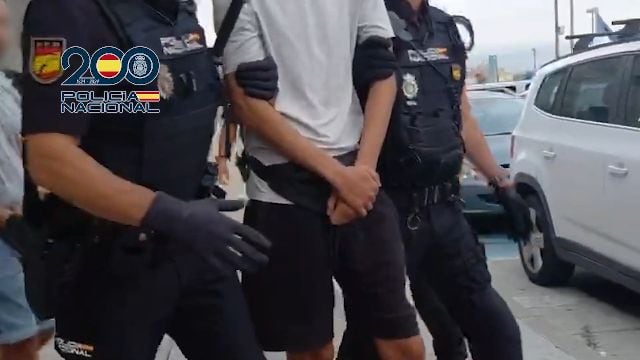 Liberan a 28 migrantes en Ceuta y detienen a tres personas por ocultarlos