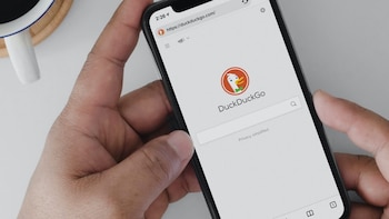 DuckDuckGo crece un 33% en iOS en EEUU después de que Google introdujera más IA en su Buscador