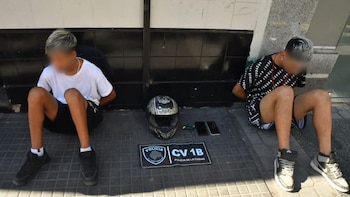 Detuvieron a dos adolescentes con