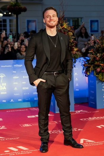 El actor Kerem Bürsin posa