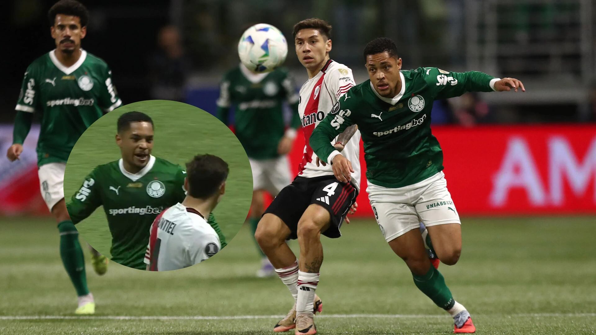 Vitor Roque y Gonzalo Montiel tuvieron un áspero cruce por la Copa Libertadores. El brasileño la siguió en las redes sociales tras la eliminación de River a manos del Palmeiras (REUTERS/Jean Carniel)