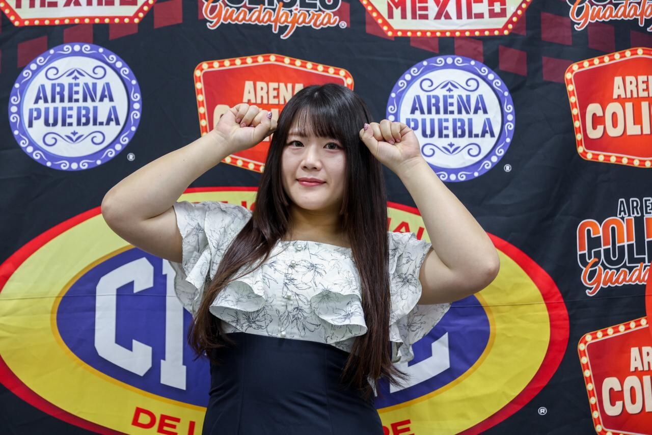Koguma expresó su admiración por los movimientos aéreos característicos de la Lucha Libre Mexicana. (Foto: Diego Cedrix)