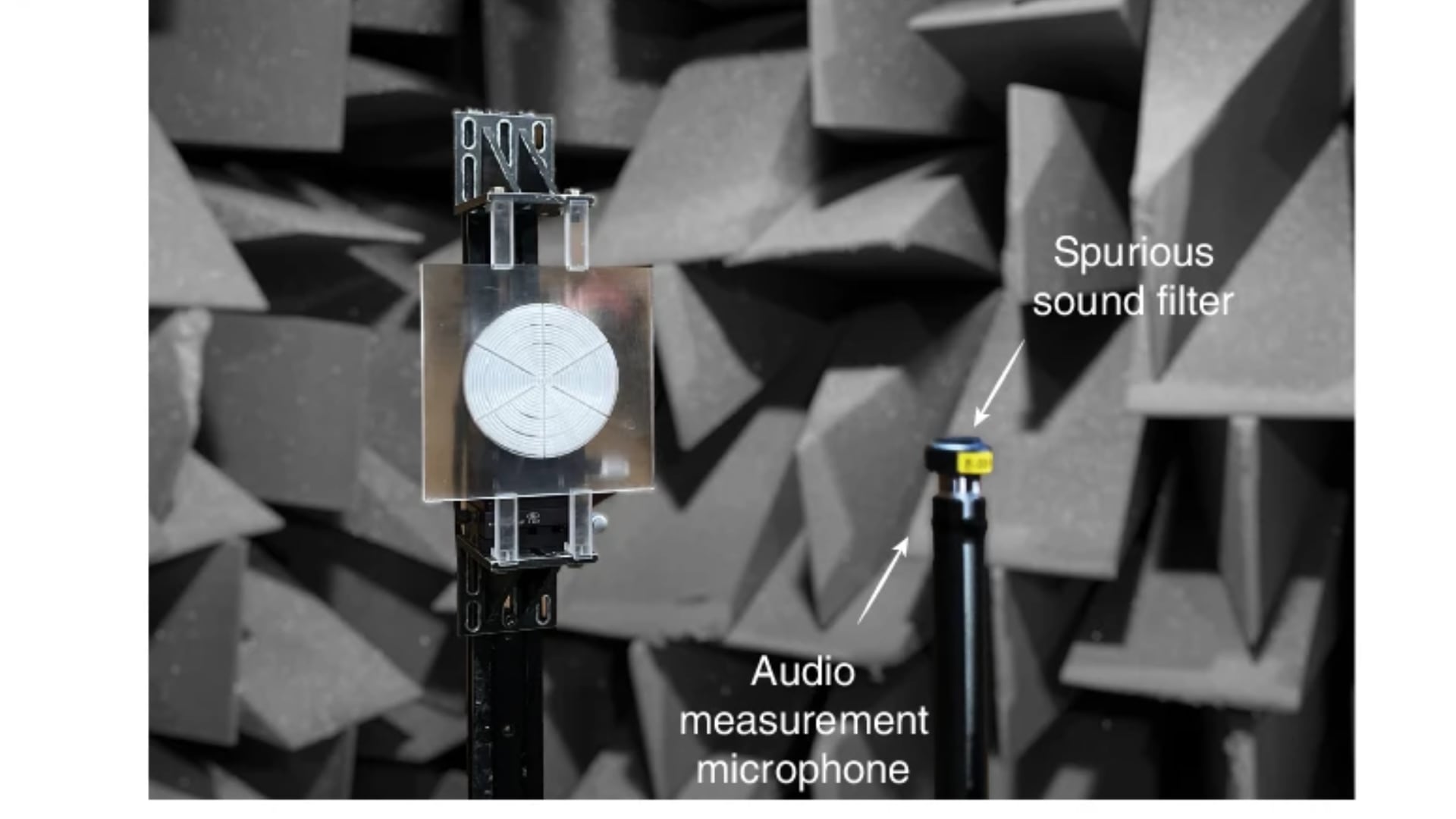A diferencia de la luz, el sonido se propaga en todas direcciones, lo que dificulta su control direccional. (Nature)