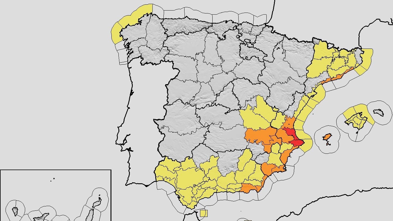 La Aemet activa avisos rojos por lluvias torrenciales en Valencia y Alicante el domingo y el lunes: “Puede derivar en inundaciones y crecidas de cauces”