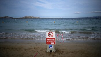 Un cartel anuncia que está