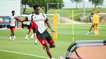 Técnico del Benfica defendió a Jhon Jáder Durán por su pasado polémico: “Si no estuviera comprometido, no habría fichado”