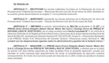 Documento impreso con texto en negro que expone cuatro artículos de una resolución administrativa