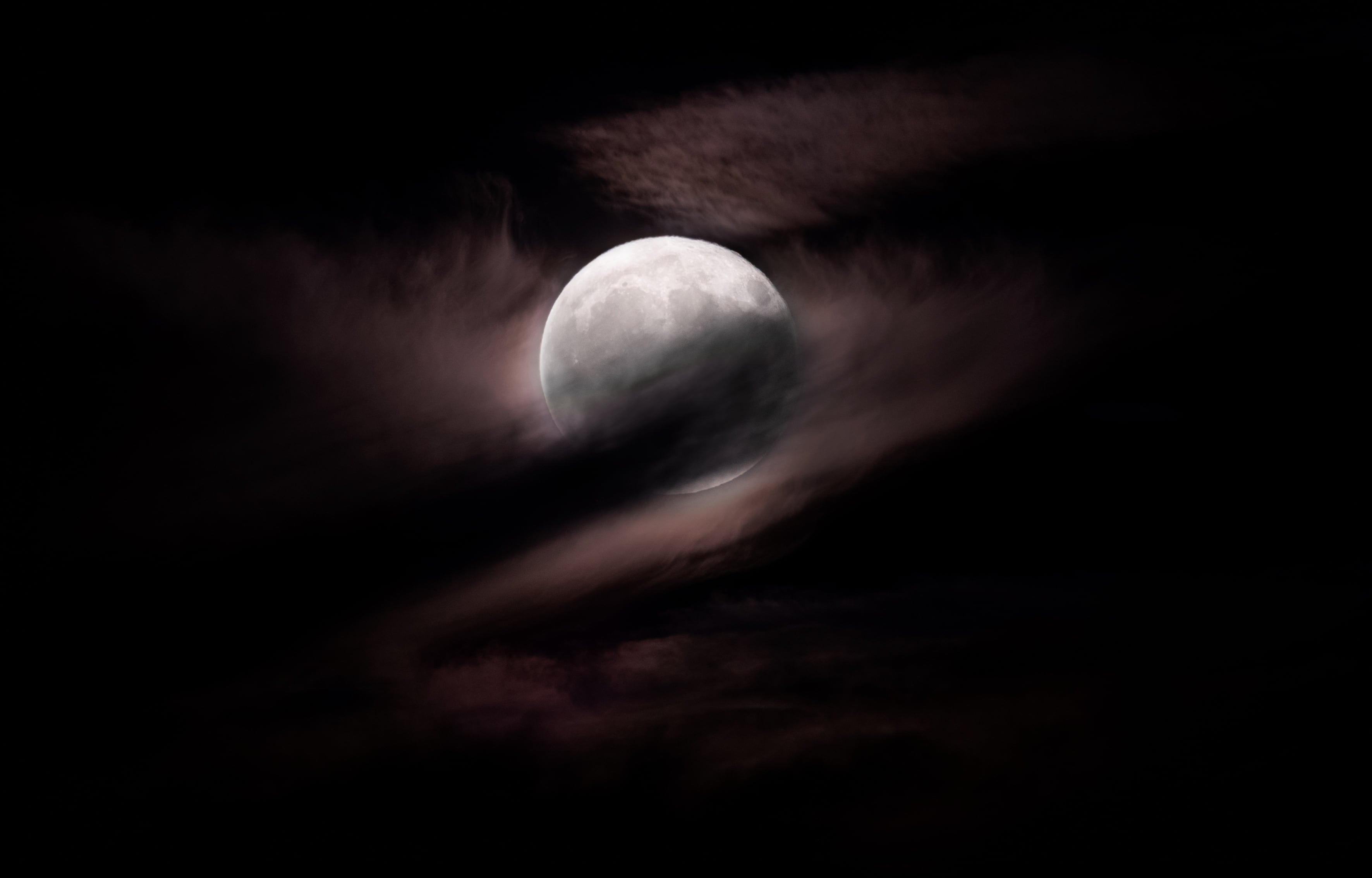 En agosto, la luna llena toma el nombre de “Luna del Esturión” por coincidir con la época de pesca de este pez en los Grandes Lagos (EFE)