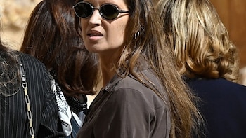 Sara Carbonero: del apoyo recibido al gesto de ternura de Jota Cabrera con sus hijos en la misa por su madre