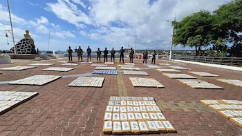 Ecuador se incauta de casi 1,5 toneladas de cocaína cerca de las islas Galápagos