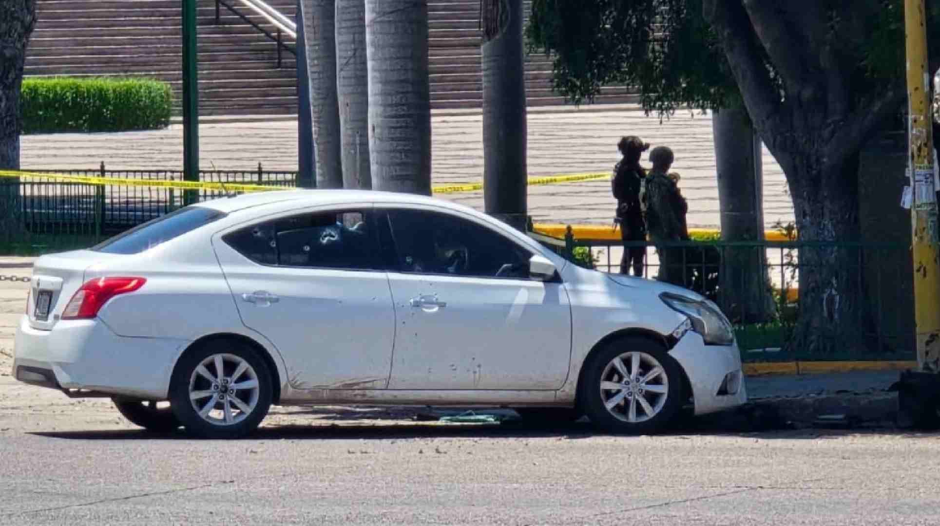 Dos hombres fueron víctimas de un ataque armado frente al Palacio Gobierno de Sinaloa.
Crédito: X/ @adiscusion