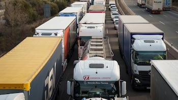 Aviso a camioneros: la nueva norma que quiere imponer la Generalitat para quienes circulen por la AP-7 en Cataluña