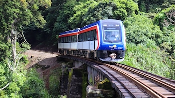 Diputados de Costa Rica avanzan en el dictamen de un crédito de USD 800 millones para financiar un tren rápido