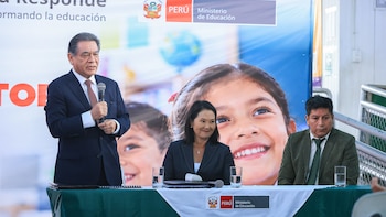 Ministro de Educación anuncia una reestructuración en la currícula escolar: “Vamos a retirar todo tipo de ideología”