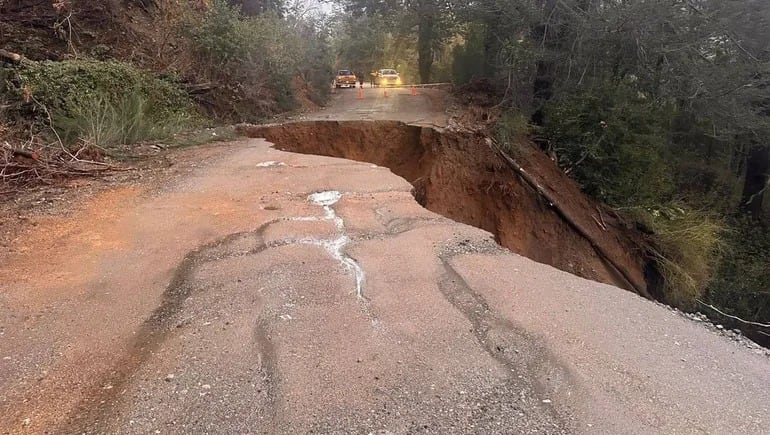 Deslizamiento de tierra interrumpe ruta en Chubut cerca de la cordillera