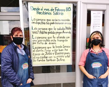 Los trabajadores han puesto letreros
