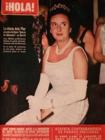 La infanta Pilar con la tiara de zafiros en la portada de '¡Hola!'