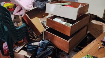 El robo en Chapinero resultó en la sustracción de más de 50 millones de pesos en joyas y dinero en efectivo, afectando gravemente a dos adultos mayores de la familia - crédito Captura video CityTV