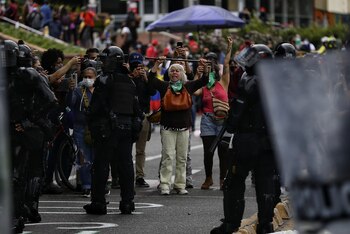 Grupos feministas realizan un plantón
