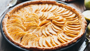 Receta de tarta de manzana y canela, un postre saludable y que se hace en solo 15 minutos