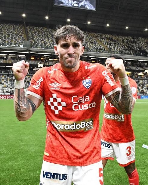 Santiago Arias adelantó que Cienciano buscará presionar desde el inicio a Montevideo City Torque para impedirle manejar la pelota y convertir el Inca Garcilaso de la Vega en una fortaleza. (Cienciano)