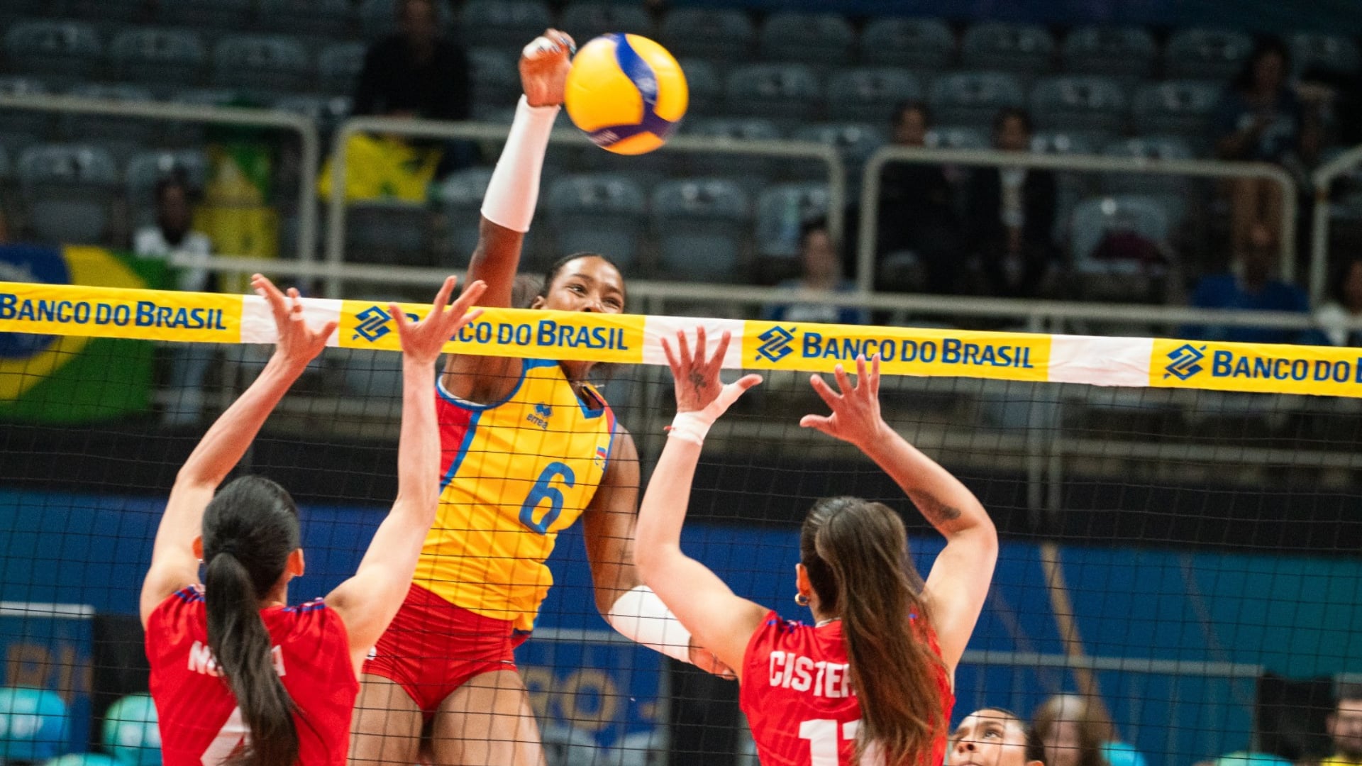 Colombia venció 3-0 a Chile en el partido inaugural del Campeonato Sudamericano de Vóley 2026. Crédito: CSV
