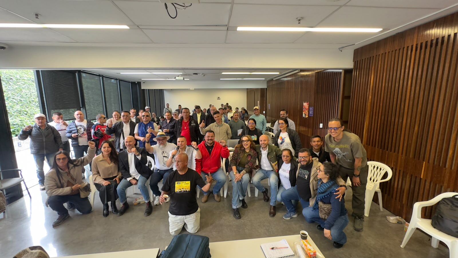 Los participantes manifestaron su compromiso con la paz y aseguraron que, pese a las diferencias existentes entre los firmantes, comparten el propósito de evitar el regreso a la guerra y continuar defendiendo el acuerdo suscrito en 2016 - crédito suministrado a Infobae Colombia