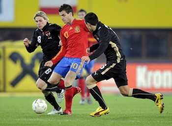 Cesc Fabregas convirtió uno de los goles con los que España vapuleó a Austria en Viena en un amistoso el 2009. - créditos: Agencias