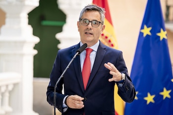 02/09/2026 El ministro de la Presidencia, Justicia y Relaciones con las Cortes, Félix Bolaños, atiende a los medios de comunicación, en el Palacio de Parcent, a 2 de septiembre de 2026, en Madrid (España). Bolaños ha pedido "máxima cautela" sobre el informe de la Policía Nacional que situaría a Marruecos detrás de la entrada de miles de inmigrantes en Ceuta a finales de julio y ha negado que el Gobierno haya escondido información sobre esa supuesta implicación.
POLITICA
A. Pérez Meca - Europa Press