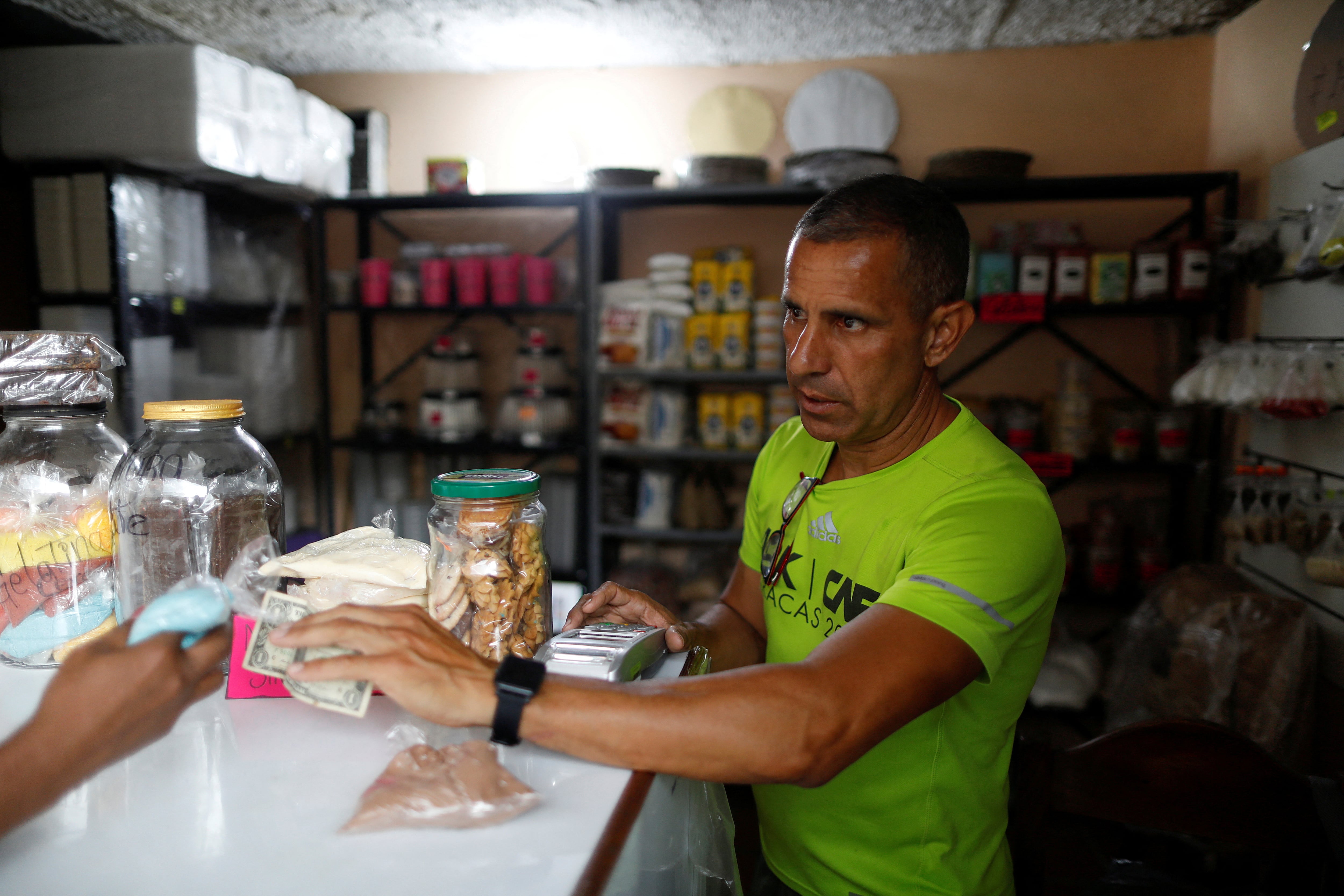 Crisis en Venezuela: una familia necesita USD 761 al mes para cubrir únicamente su alimentación