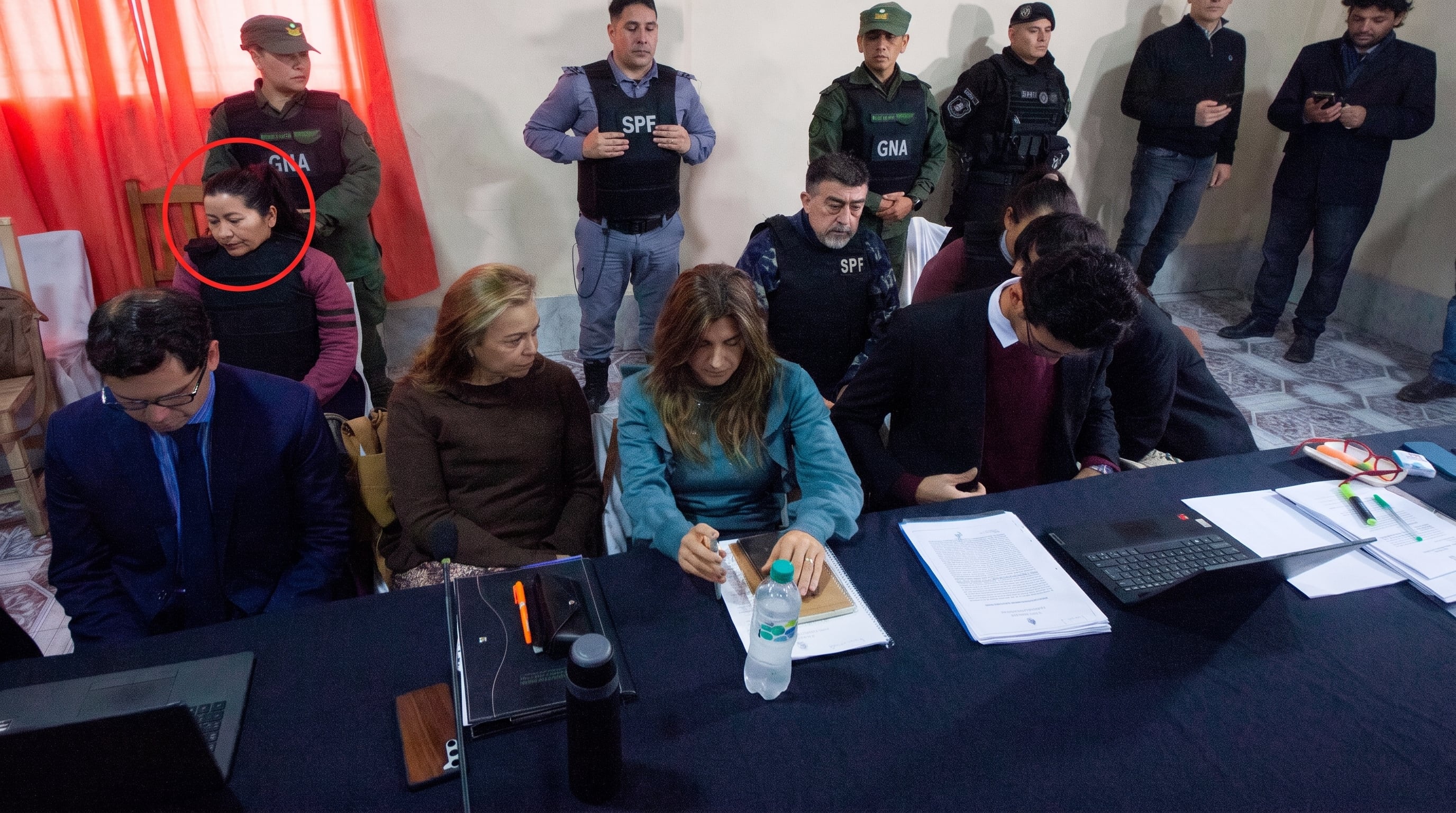 A la izquierda, Laudelina Peña. Más alejados, Carlos Pérez junto a Victoria Caillava