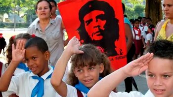 Totalitarismo, familia y niñez