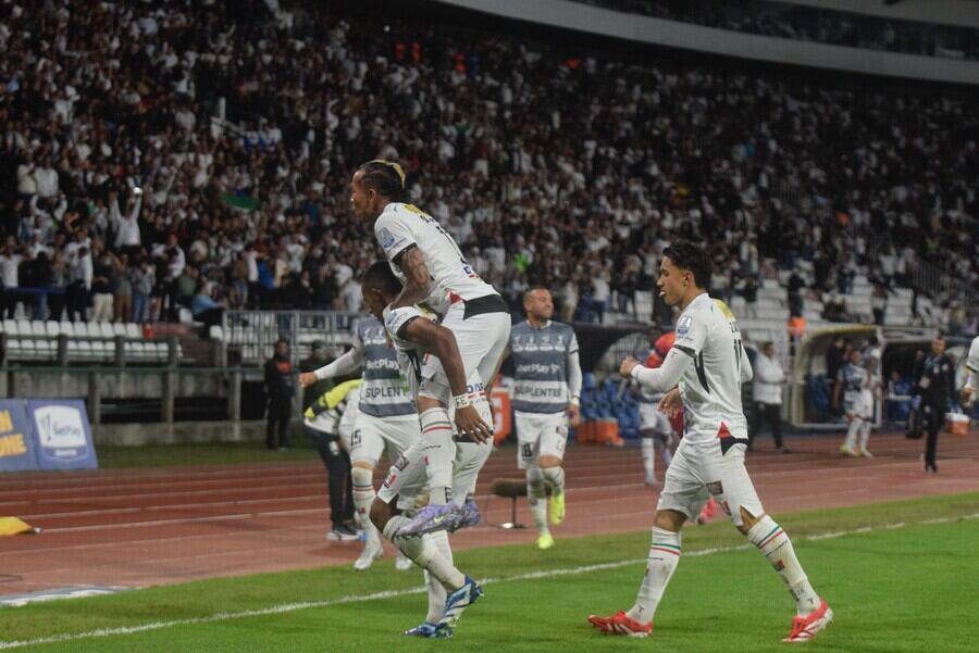 El Blanco Blanco Manizales podría recibir castigos también desde la Federación Colombiana de Fútbol - crédito Santiago Álvarez / Colprensa