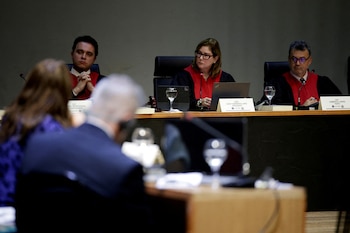 FILE PHOTO: Rodrigo Mudrovitsch, a la izquierda, presidente de la IDH, durante una audiencia en Manaos, Brasil, en 2024. REUTERS/Bruno Kelly/File Photo