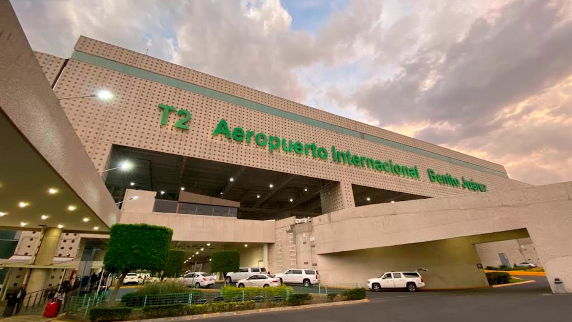 Autoridades federales aseguraron 2 millones 208 mil cigarrillos presuntamente apócrifos en la Aduana del AICM.
Créditos: Google Maps/スタバカ(SUTABAKA)