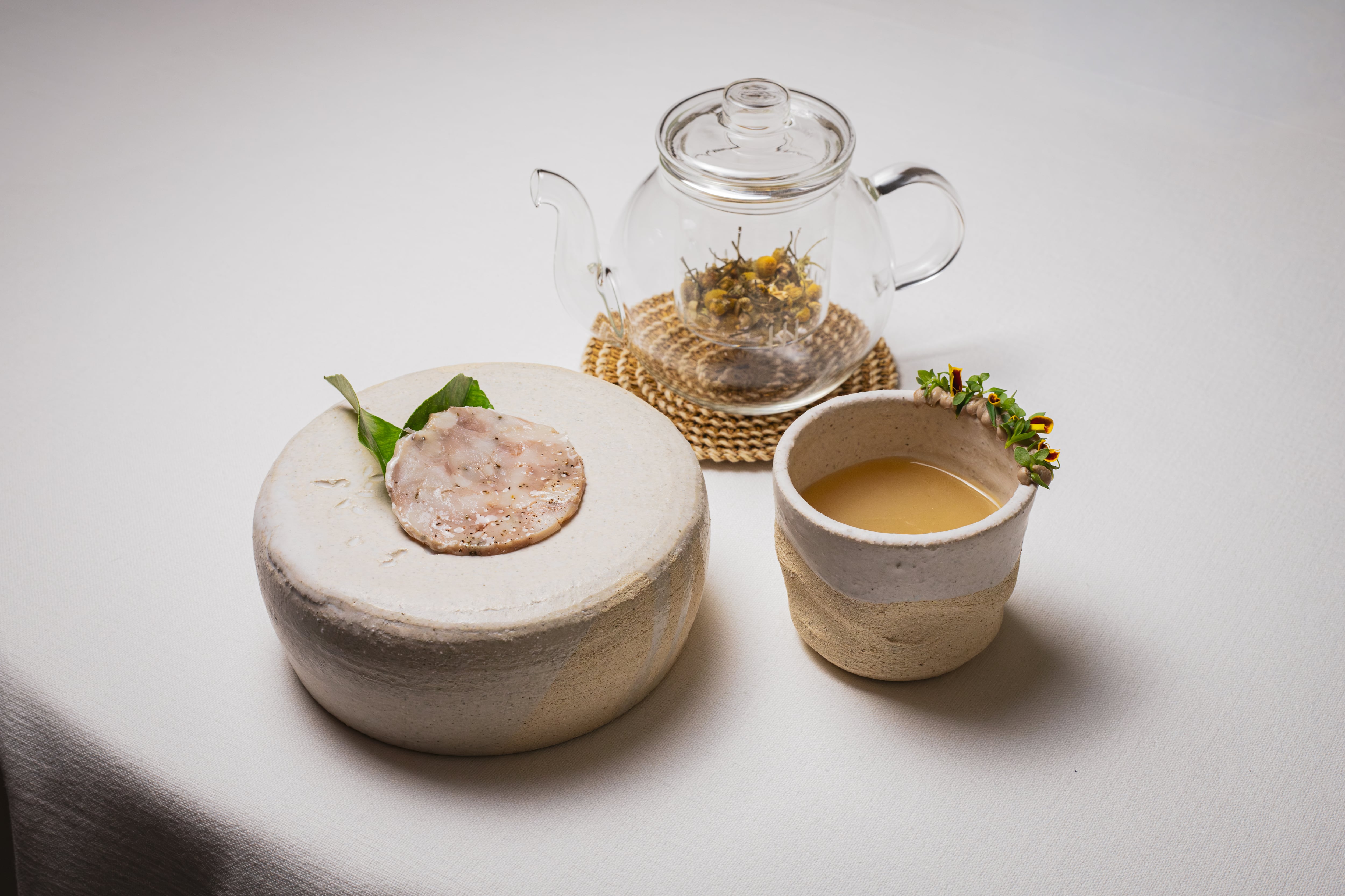 'Hogar y Sierra', el aperitivo con el que inician los menús degustación de Melós. (Cedida)
