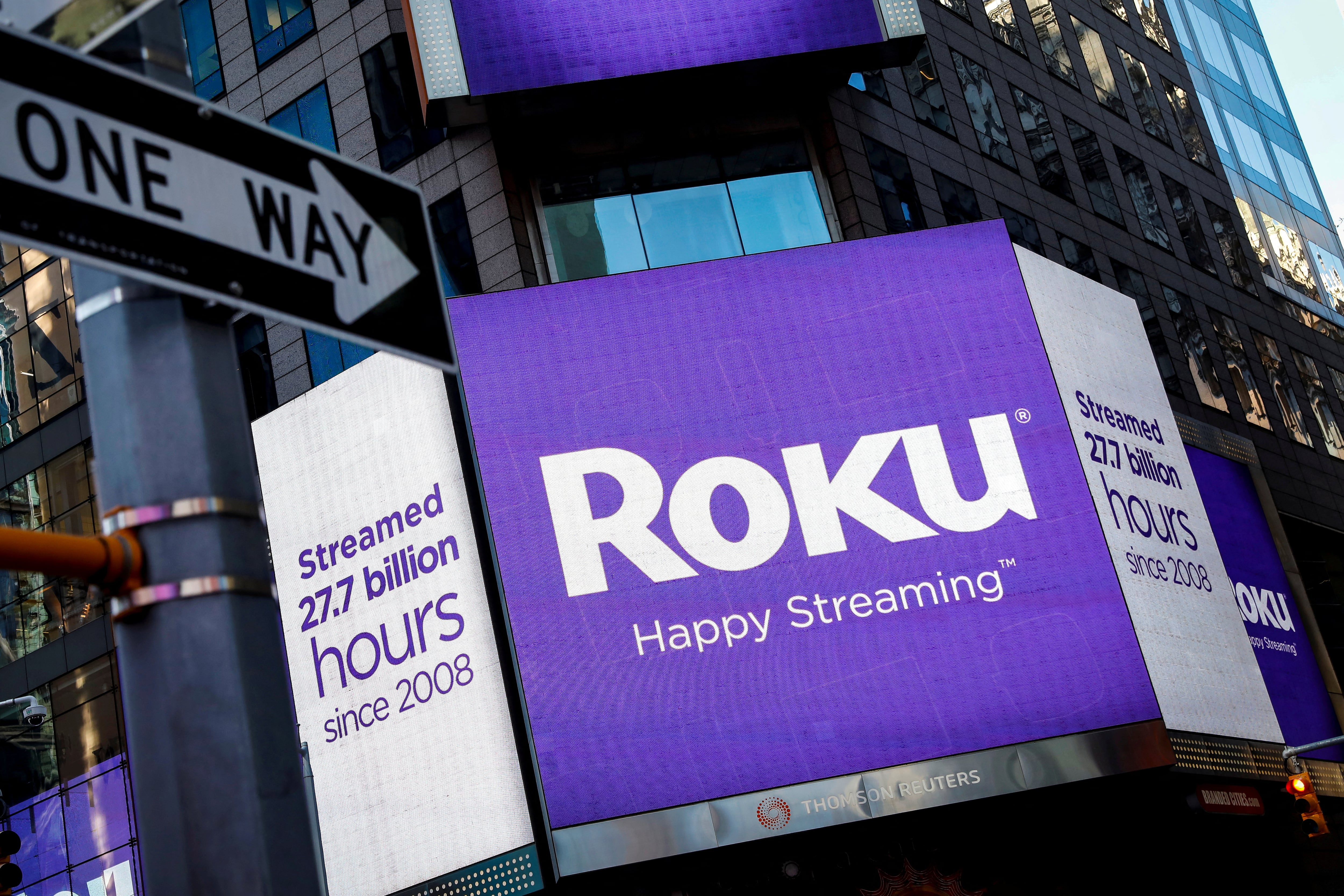 La compra de Roku amplía la escala de Fox en el streaming con publicidad, un segmento que crece mientras la audiencia migra desde la televisión tradicional (REUTERS/Brendan McDermid)
