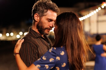 Michel Noher con Paula Echevarría en 'A la deriva' (Atresmedia)