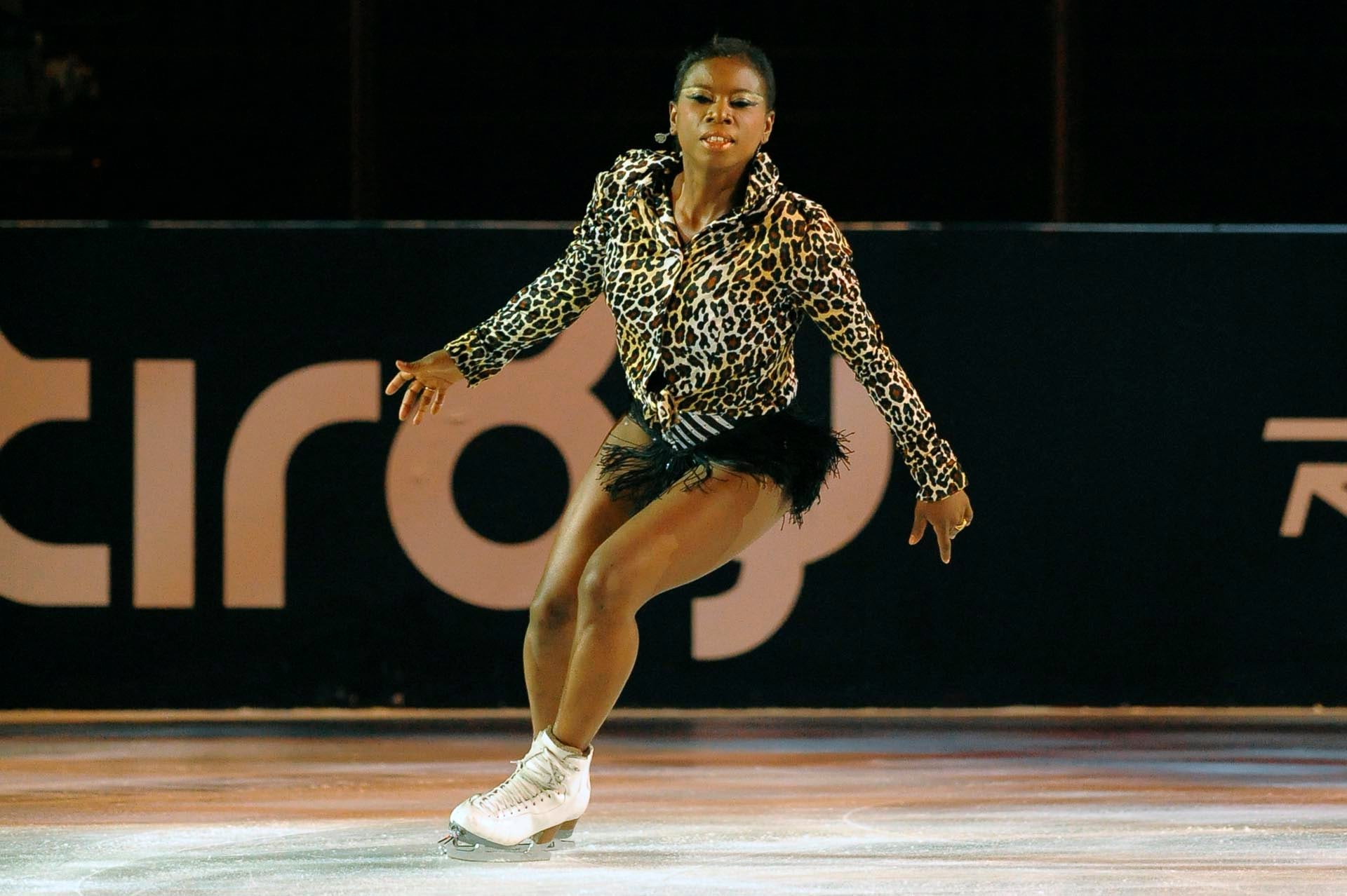 Surya Bonaly desafió los cánones del patinaje artístico en 1994 con un estilo atlético y creativo nunca antes visto en el deporte (Grosby)