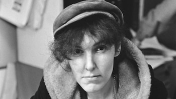 “Le voy a disparar a Andy Warhol y eso me hará famosa”: el día que una escritora desesperada intentó matar al gurú del arte pop