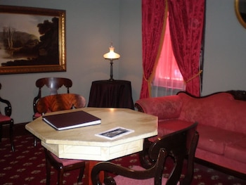 El escritor Edgar Allan Poe también fue un virtuoso del diseño de interiores, así lo demostró en uno de sus ensayos.