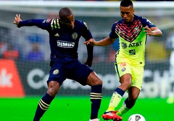 Pedro Aquino en un partido en el Estadio Azteca con el Club América ante Philadelphia Union de la MLS. | Foto: EFE