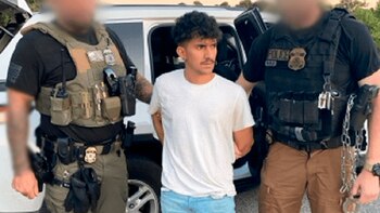 Migrante salvadoreño acusado de violación es arrestado por ICE en Massachusetts