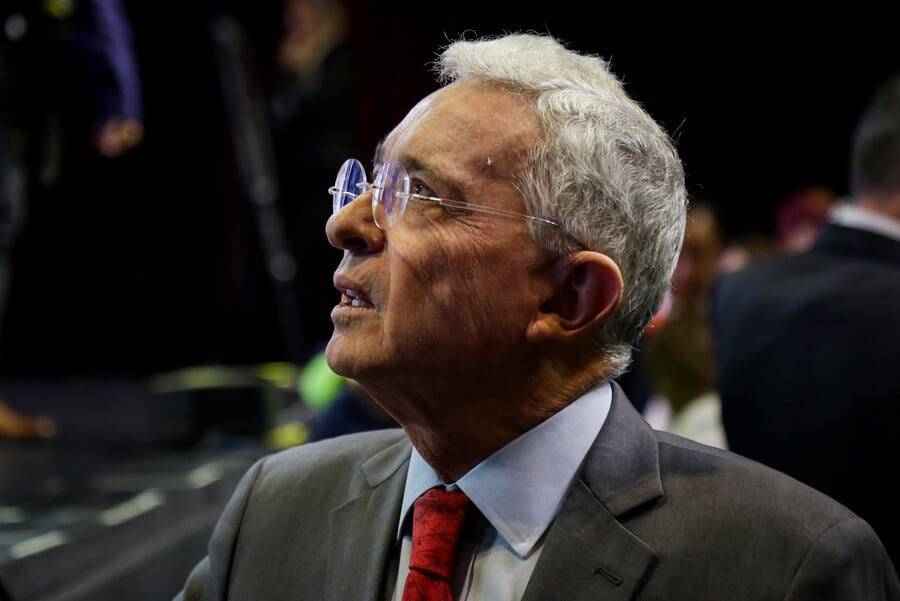 Fiscalía conservará expediente de Álvaro Uribe por las masacres de El Aro y La Granja: no será enviado a la Comisión de Acusaciones